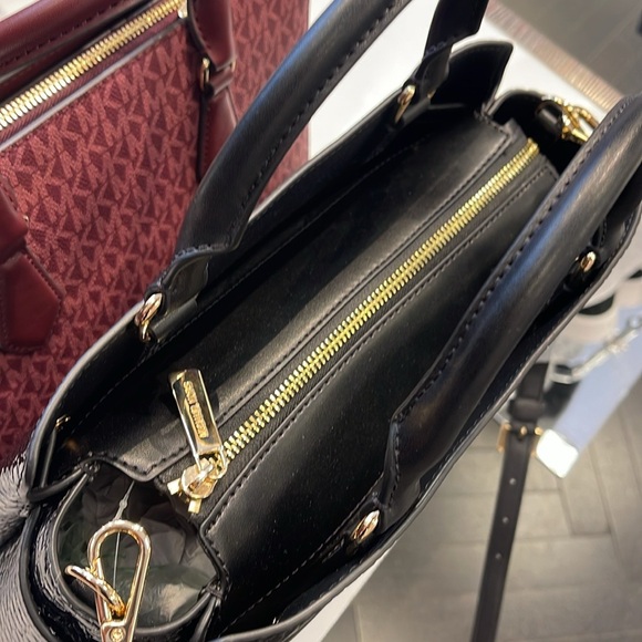 MICHAEL KORS Reed Lg Leather Belted Satchel Crossbody Handbag CZ
Crocodile - Picture 4 of 16